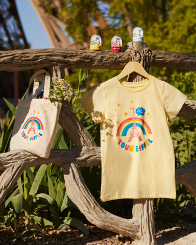 Camiseta infantil Arco íris con la Torre Eiffel