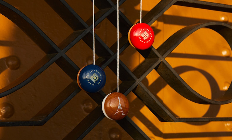 Jouet bois et yoyo Vilac - Boutique Officielle de la tour Eiffel