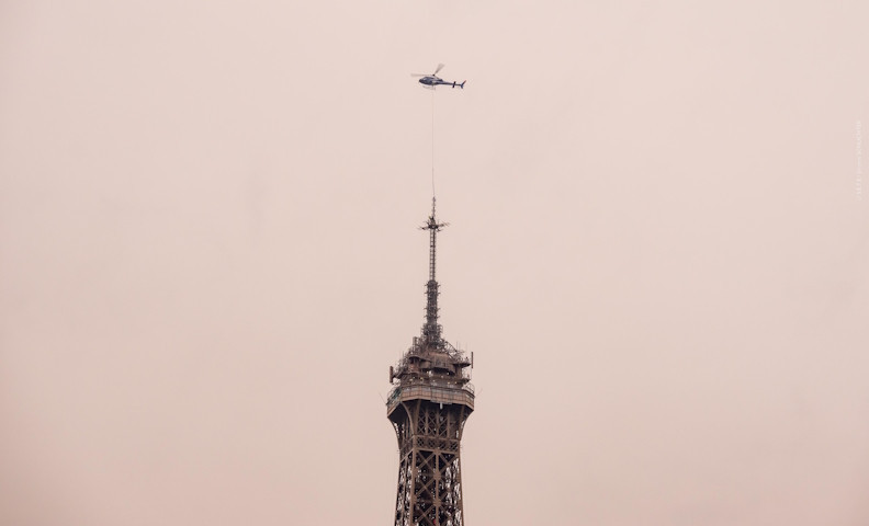 Colección 330 metros: cuaderno, estuche y taza - Tienda Oficial de la Torre Eiffel